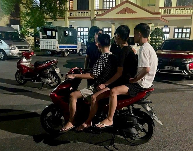 Tạm giữ nhóm quái xế chặn xe, xịt hơi cay tấn công người đi đường ở Hải Phòng