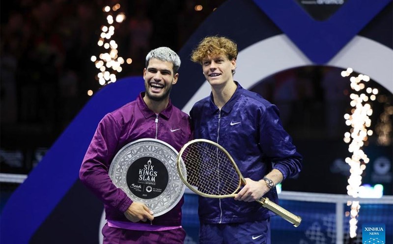 Sinner (right) won the 2025 Six Kings Slam. Photo: Xinhua