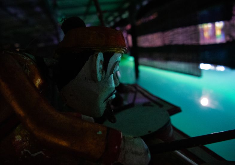 ベト・ヴァン作「ベトナム水上人形劇の特色」セット内の写真.