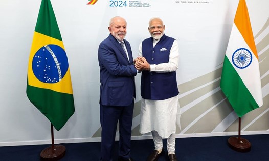 Ấn Độ và Brazil đang tăng cường hợp tác đối phó thuế quan Mỹ. Trong ảnh: Thủ tướng Ấn Độ Narendra Modi (phải) và Tổng thống Brazil Luiz Inacio Lula da Silva tại Hội nghị thượng đỉnh G20 ở Rio de Janeiro ngày 19.11.2024. Ảnh: TTXVN.