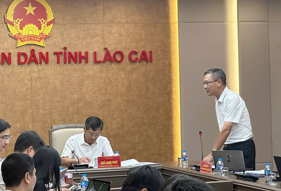 Pho Tong giam doc EVNNPT - Nguyen Ngoc Tan bao cao va neu cac kien nghi tai buoi lam viec