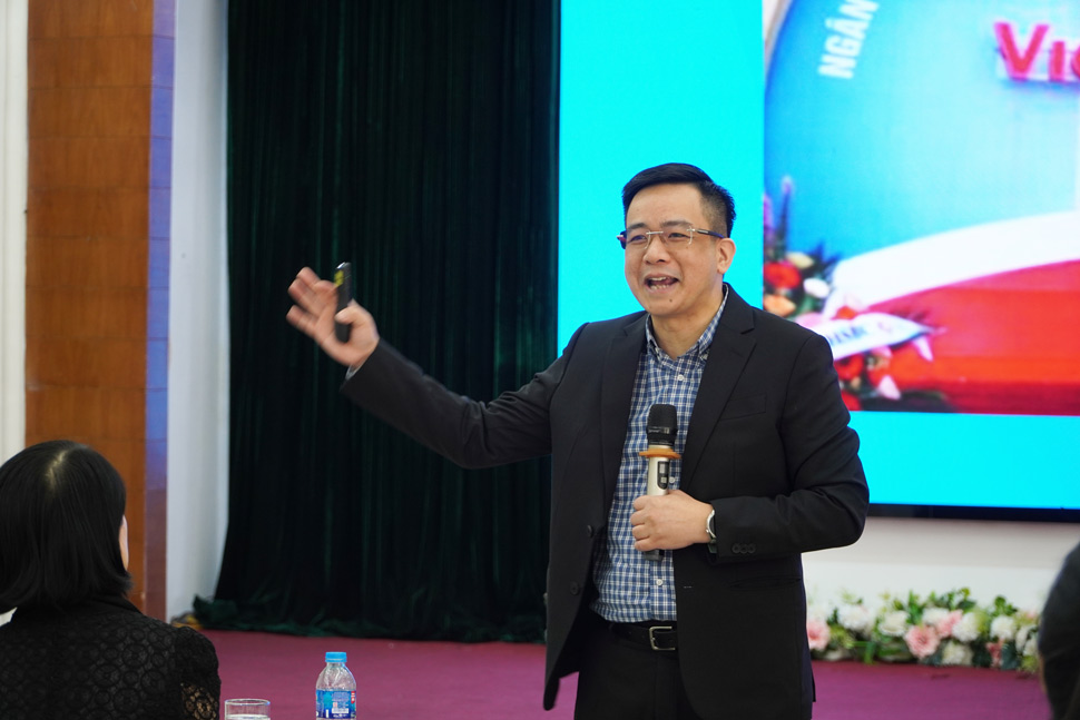 Cac dai bieu cung trao doi ve viec long ghep yeu cau thuc hanh kinh doanh co trach nhiem vao qua trinh chuyen doi xanh, chuyen doi so va doi moi sang tao cua doanh nghiep.