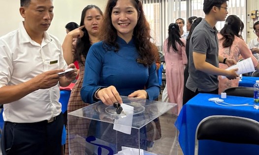 Đoàn viên Công đoàn Chi nhánh CTCP - Viện Nghiên cứu Dệt May tại Thành phố Hồ Chí Minh thực hiện quyền, trách nhiệm tại Đại hội nhiệm kỳ 2025-2030. Ảnh: CĐN