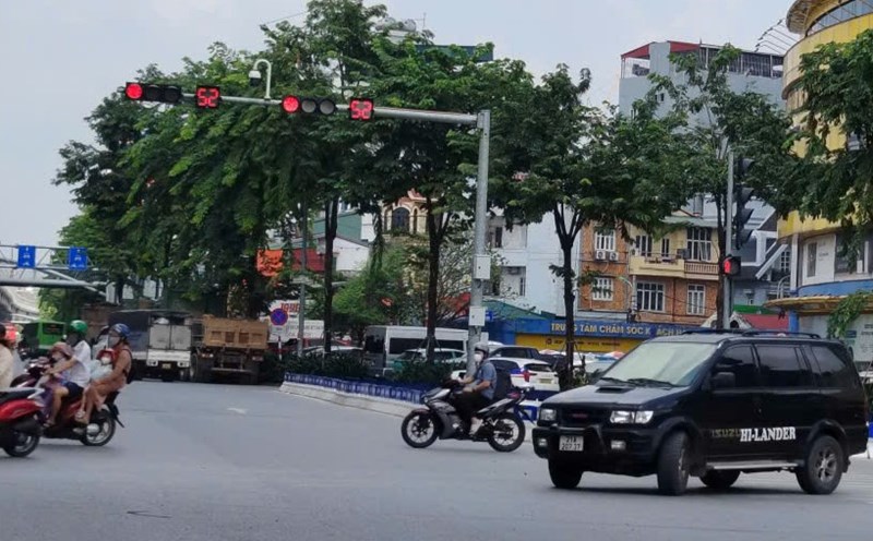Cold-fence cameras are appearing more and more on the streets. Photo: Xuyen Dong