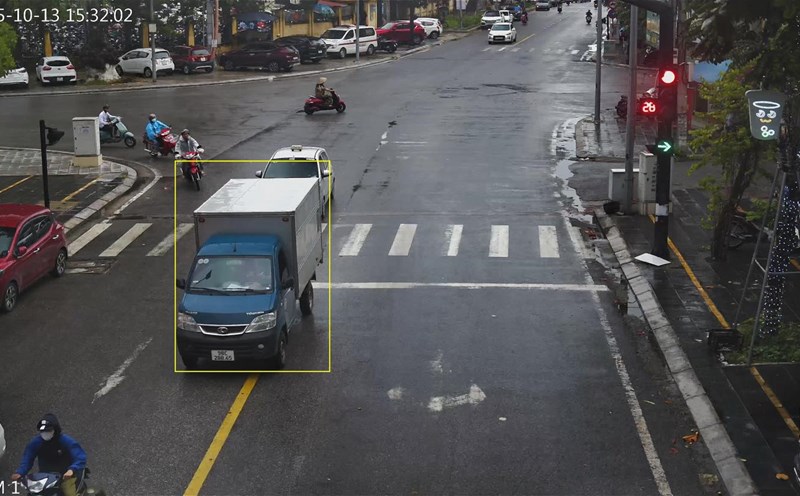 The owner was fined for pressing the line. Photo: Bac Ninh Police