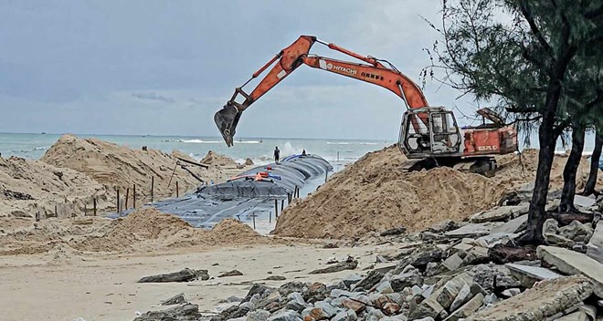 Phương án ngăn chặn tình trạng sạt lở ăn sâu vào bờ biển Huế