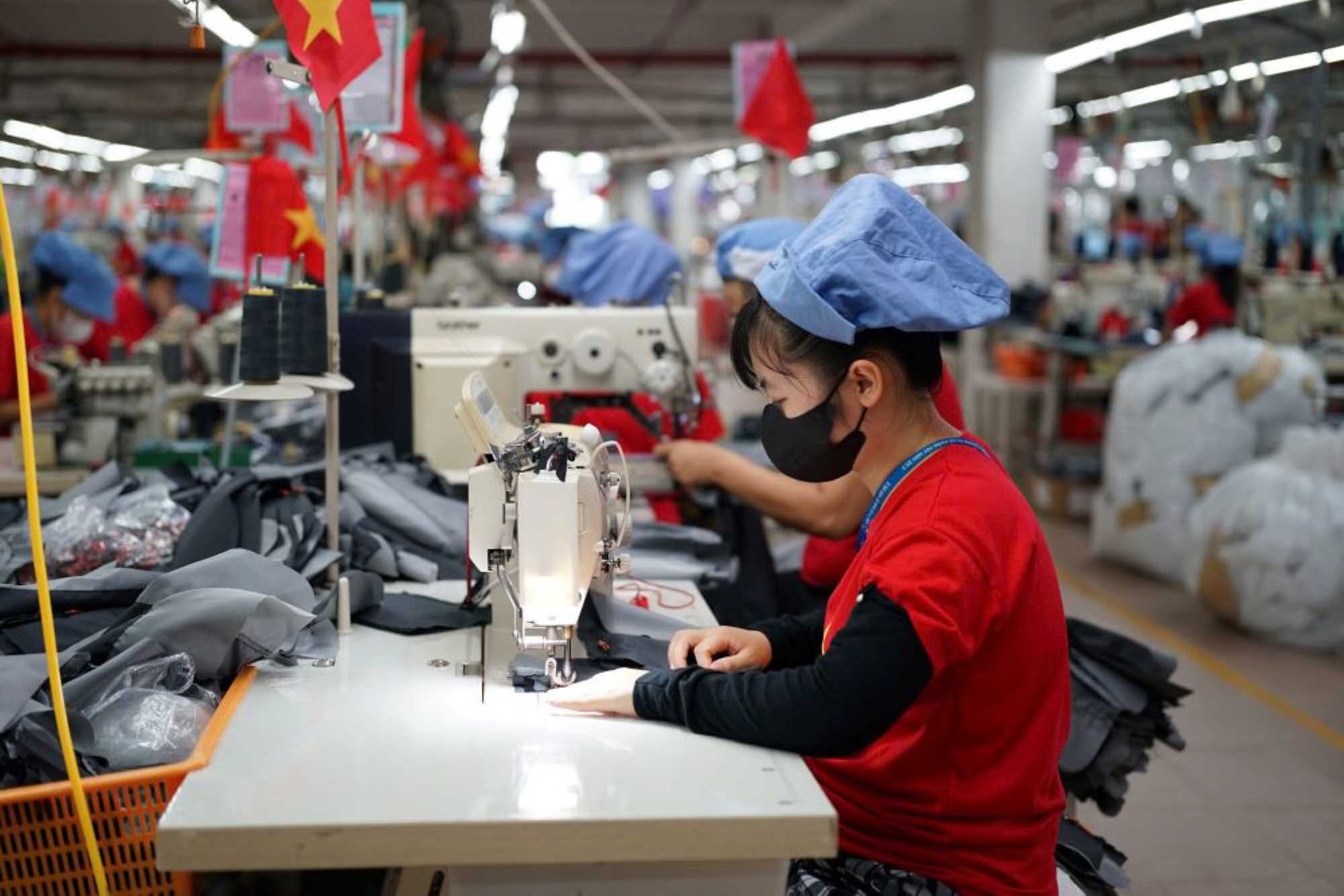 Many job opportunities are waiting for students and workers at the Da Nang Job Fair 2025. Photo: Nguyen Long