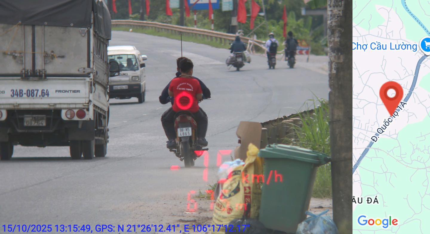 Conductor de motocicleta multado en Bac Ninh. Foto: Policia de Bac Ninh