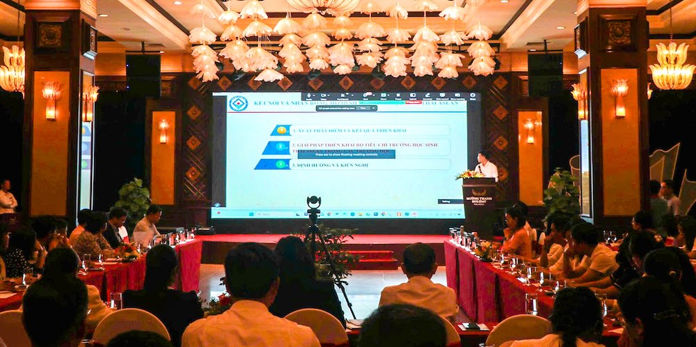 후에에서 열린 '아세안 생태 학교 - 플라스틱 폐기물 없는 학교' 기준 시행 지침 및 로드맵 워크숍 풍경. 사진: 응우옌 루언