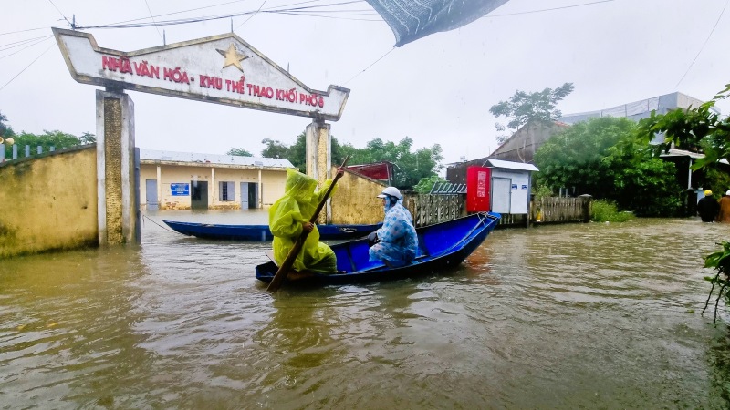 Da Nang canh bao nguy co ngap lut dien rong, do anh huong cua con bao so 12, khuyen cao dan chuan bi luong thuc du tru it nhat 3 ngay. Anh: Nguyen Hoang