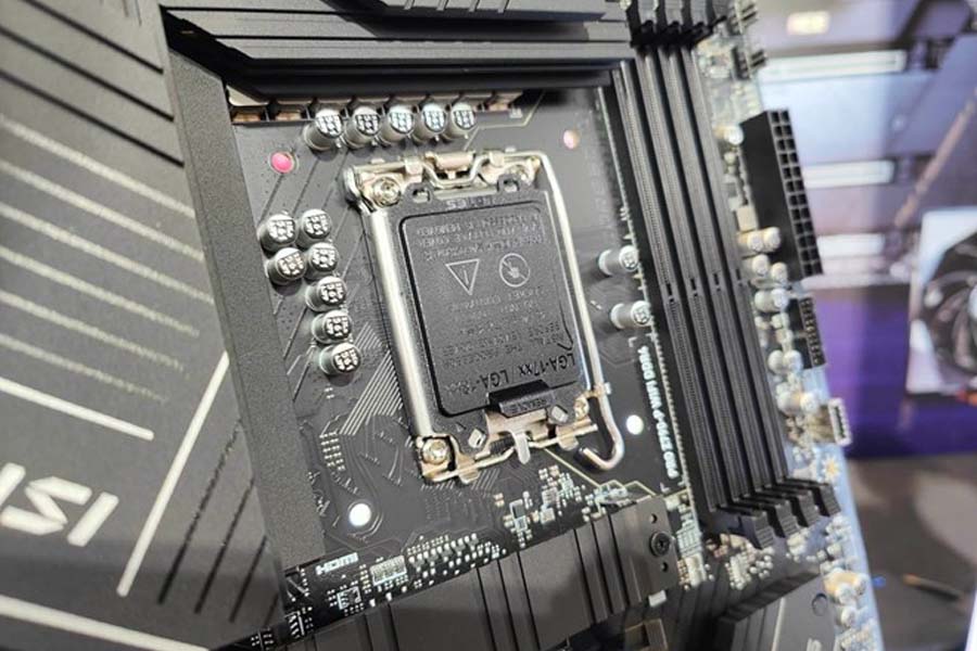 ChatGPT said: The global AI investment fever is disrupting the semiconductor market, as popular memory chips suddenly become the most sought-after item. Photo: Vo Le