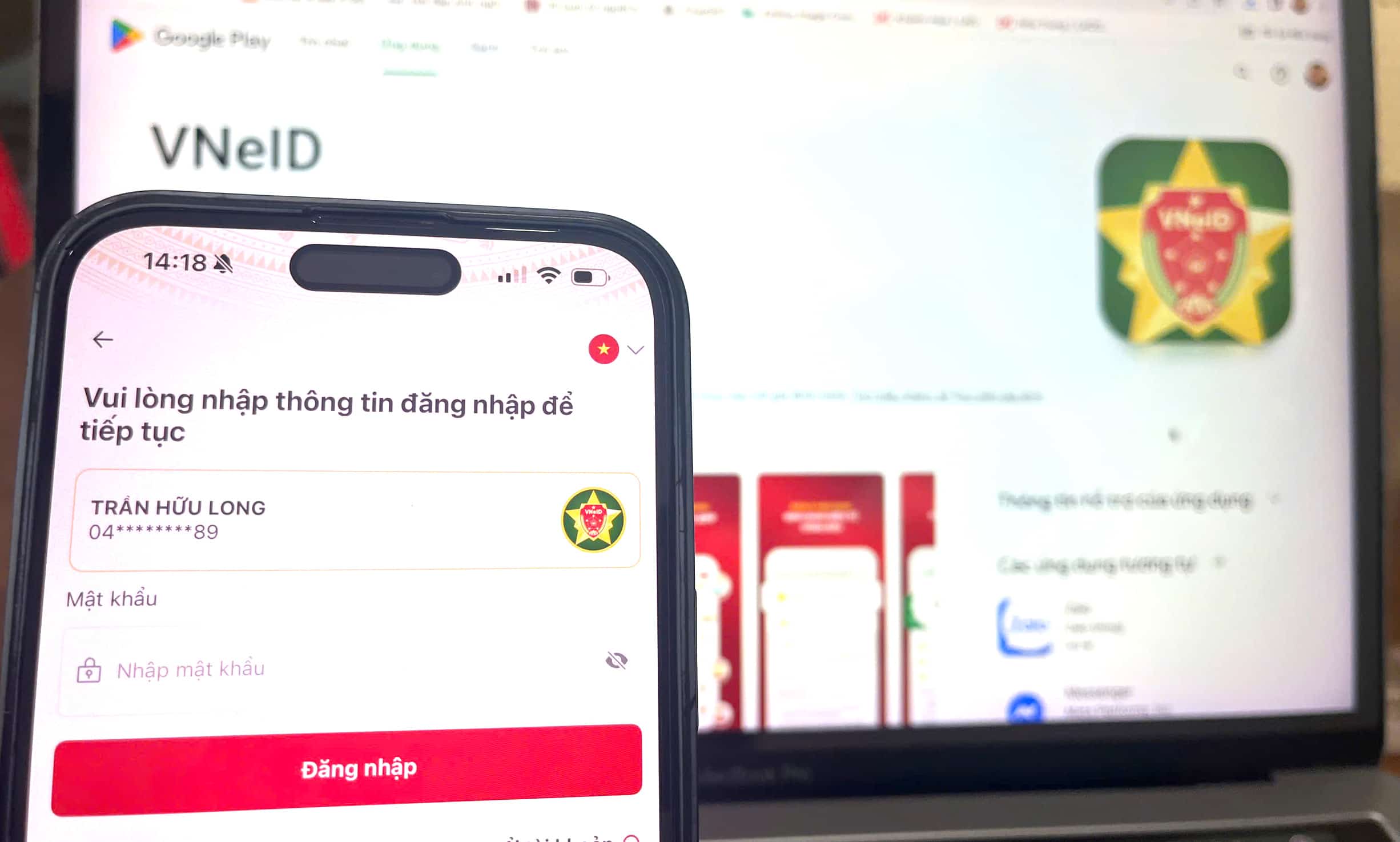 Many authorities in Khanh Hoa are speeding up the integration of administrative documents into the VNeID application. Photo: Huu Long