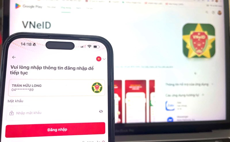 Many authorities in Khanh Hoa are speeding up the integration of administrative documents into the VNeID application. Photo: Huu Long