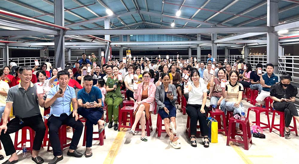 La 31a organizacion de trabajadores autonomos de viviendas de alquiler acaba de establecerse en el barrio de Lien Chieu Da Nang. Foto: Sindicato de Lien Chieu