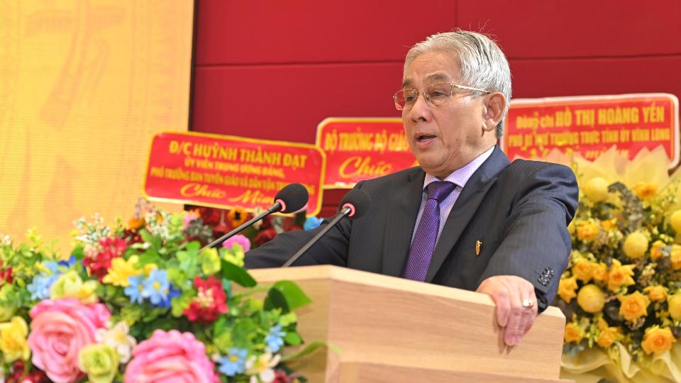 El profesor meritorio PGS.TS Luong Minh Cu rector de la Universidad Cuu Long pronuncio el discurso de apertura de la ceremonia. Foto: Hoang Loc