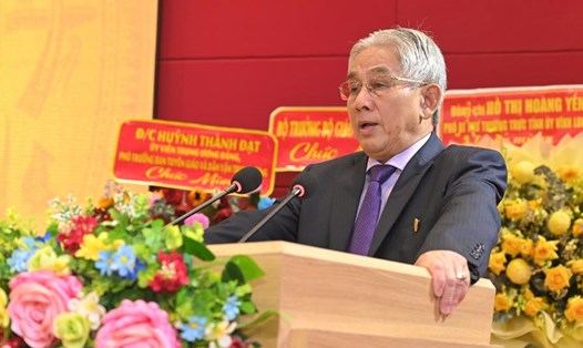 Nhà giáo ưu tú, PGS.TS Lương Minh Cừ – Hiệu trưởng Trường Đại học Cửu Long phát biểu khai mạc buổi lễ. Ảnh: Hoàng Lộc