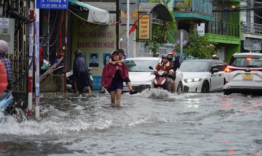Khánh Hòa chủ động phương án cho học sinh học trực tuyến trước diễn biến của bão số 12. Ảnh: Phương Linh