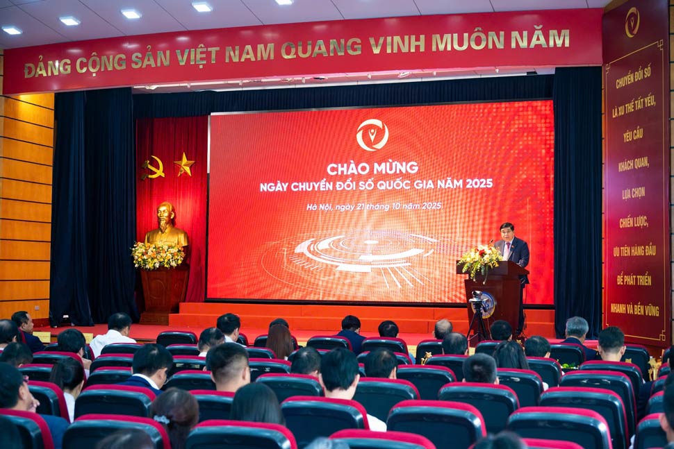 Chuong trinh chao mung Ngay Chuyen doi so Quoc gia nam 2025 voi chu de “Chuyen doi so: Nhanh hon - hieu qua hon - gan dan hon” do Bo Khoa hoc va Cong nghe to chuc. Anh: Hao Thien