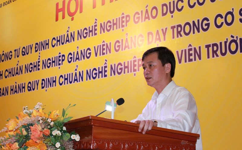 According to Dr. Pham Tuan Anh, Deputy Director of the Department of Teachers and Educational Managers (Ministry of Education and Training), the promulgation of teacher professional standards according to the provisions of the Law on Teachers and current relevant laws will contribute to improving the quality of education and training. Photo: Phan The Bach