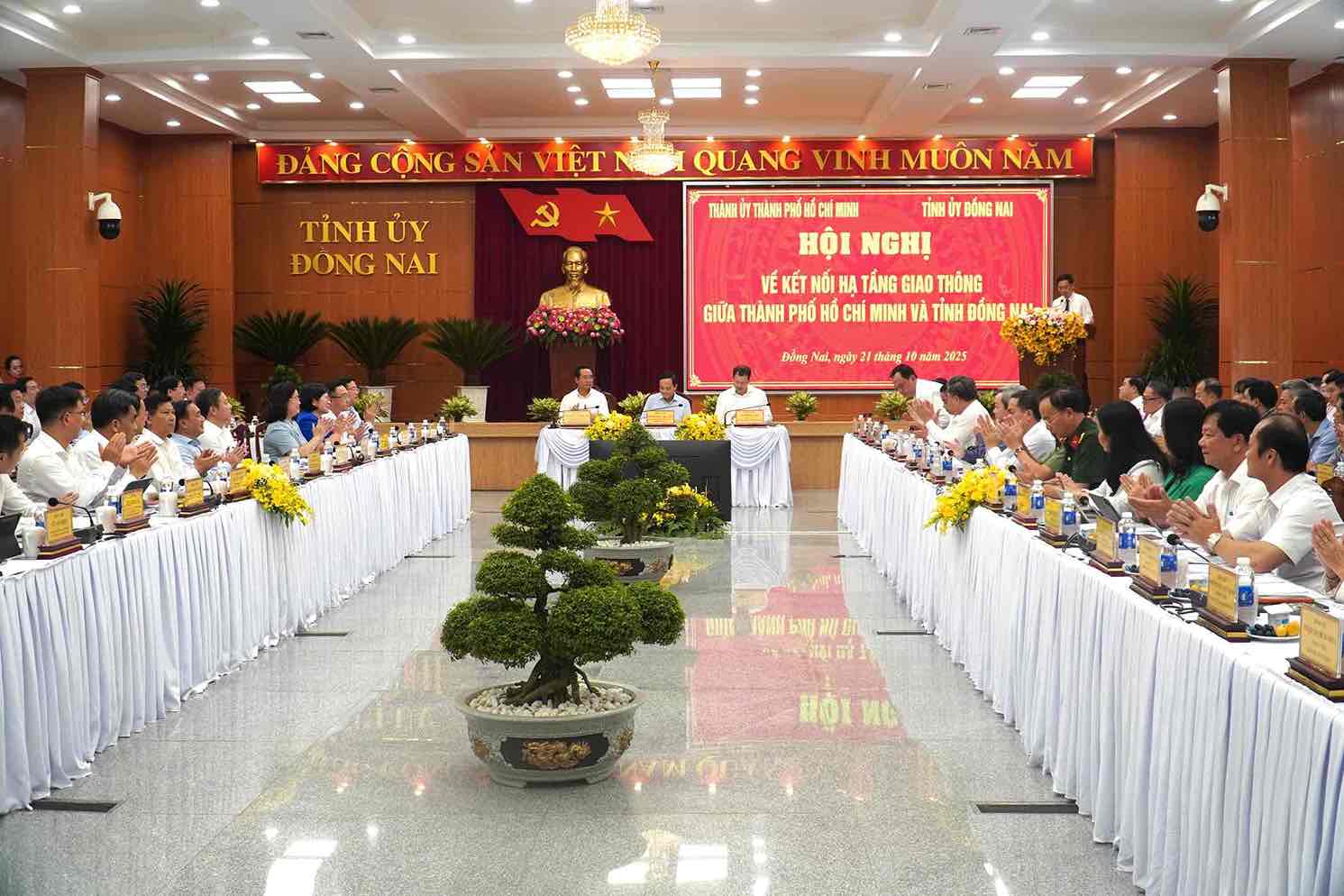 Toan canh Hoi nghi ve ket noi ha tang giao thong giua TPHCM va Dong Nai. Anh: HAC