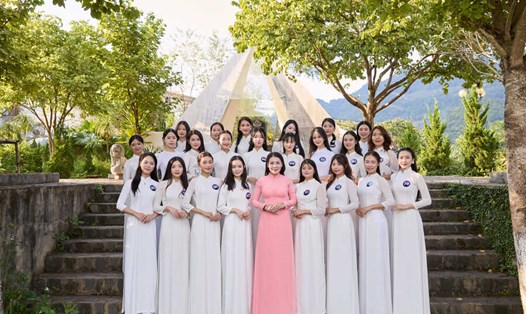 Các thí sinh Hoa hậu Du lịch dân tộc Việt Nam 2025 tham quan Mộc Châu, Sơn La. Ảnh: Ban tổ chức