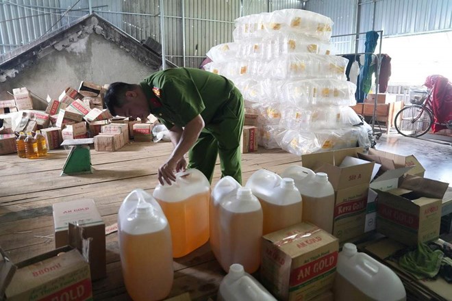 Bắt Giám đốc doanh nghiệp sản xuất hơn 2,7 triệu lít dầu ăn giả