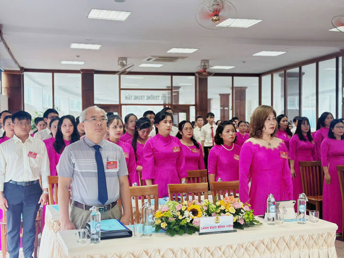 Thu nhap, doi song cua nguoi lao dong trong benh vien tuong doi on dinh. Anh: Thanh Tuan