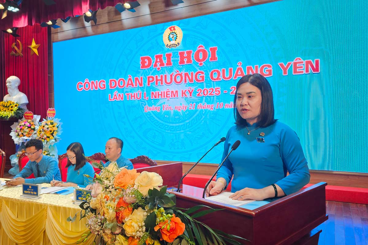 Ba Nguyen Thi Thanh Nga, Chu tich Cong doan phuong Quang Yen, tinh Quang Ninh phat bieu Khai mac Dai hoi. Anh: Doan Hung