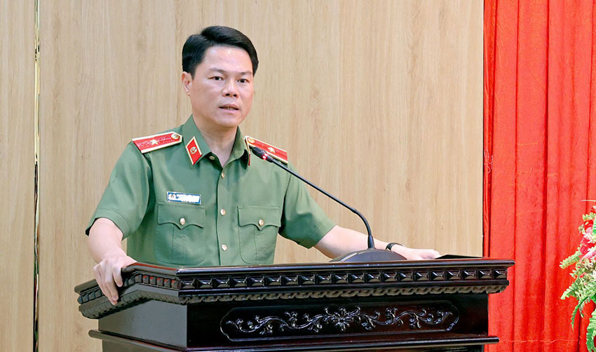 Major General Nguyen Huu Manh is proposed to be awarded the title of National Emulation Fighter. Photo: Ninh Binh Provincial Police