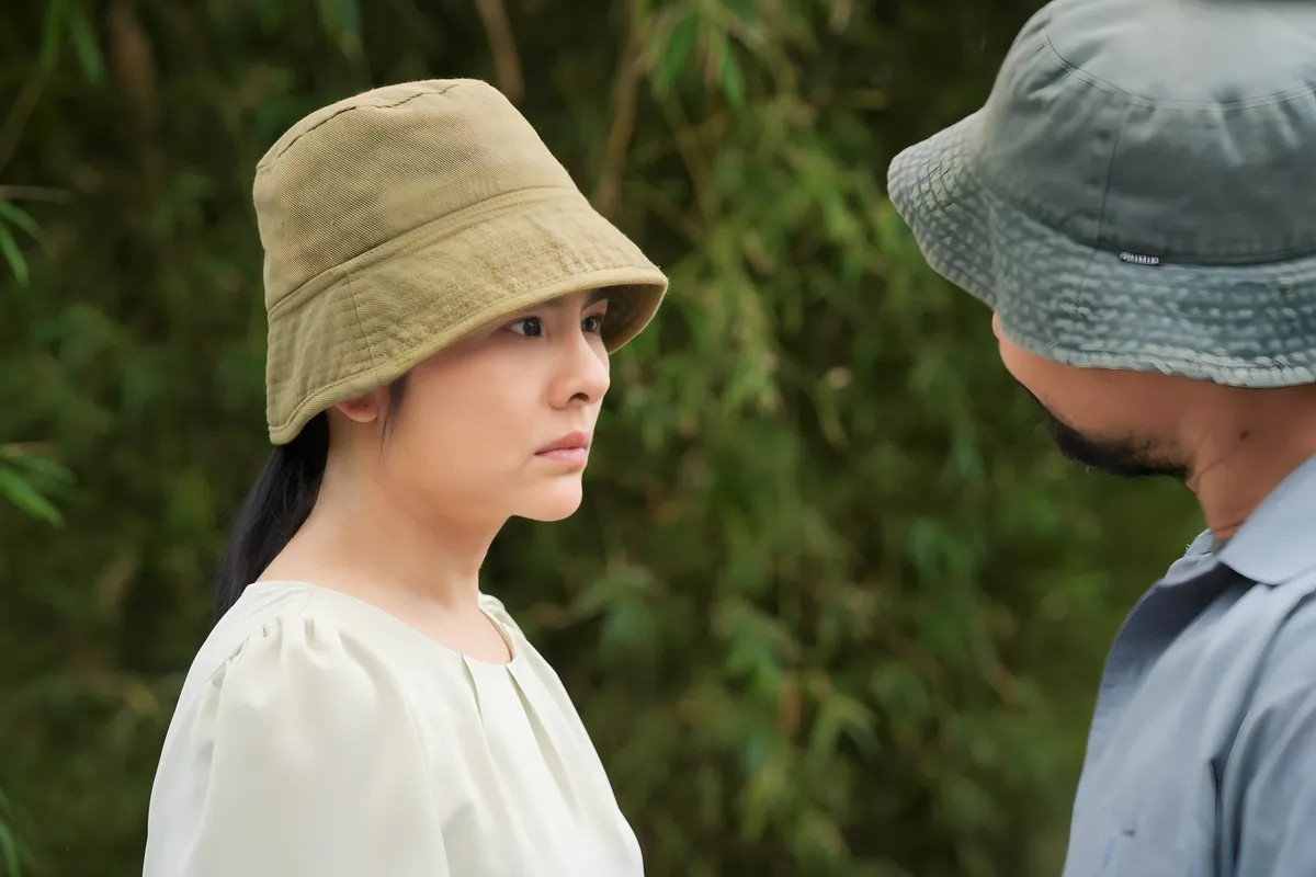 반짱(Van Trang)은 영화 '유령의 집'에서 후인동(Huynh Dong)과 짝을 이루어 연기합니다. 사진: 제작사.