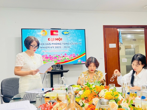 새로운 임기 하노이 사무소 노동조합 하노이 섬유 의류 합자회사는 창의적인 눈 기업과 동행하는 눈을 계속 단결시키기로 결심했습니다. 사진: CDN