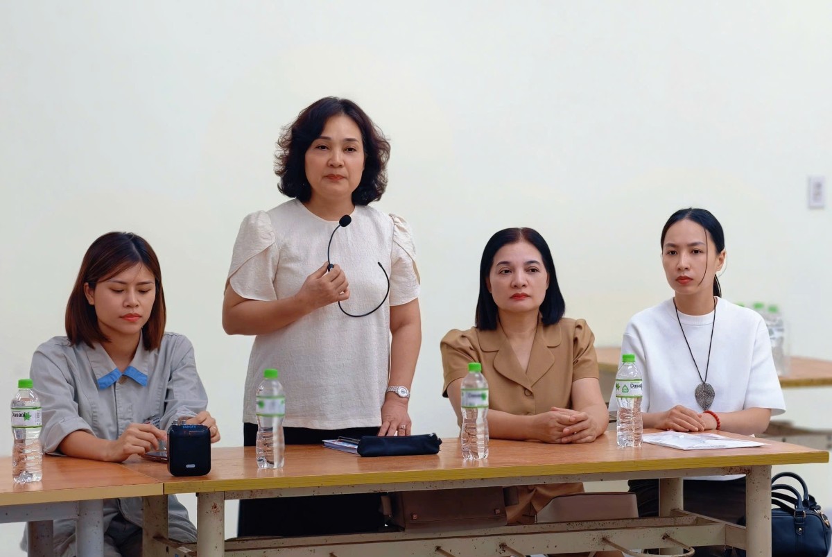 Lanh dao Cung Van hoa Lao dong Huu nghi Viet Tiep phat bieu khai mac lop hoc. Ảnh: Thanh Hoa