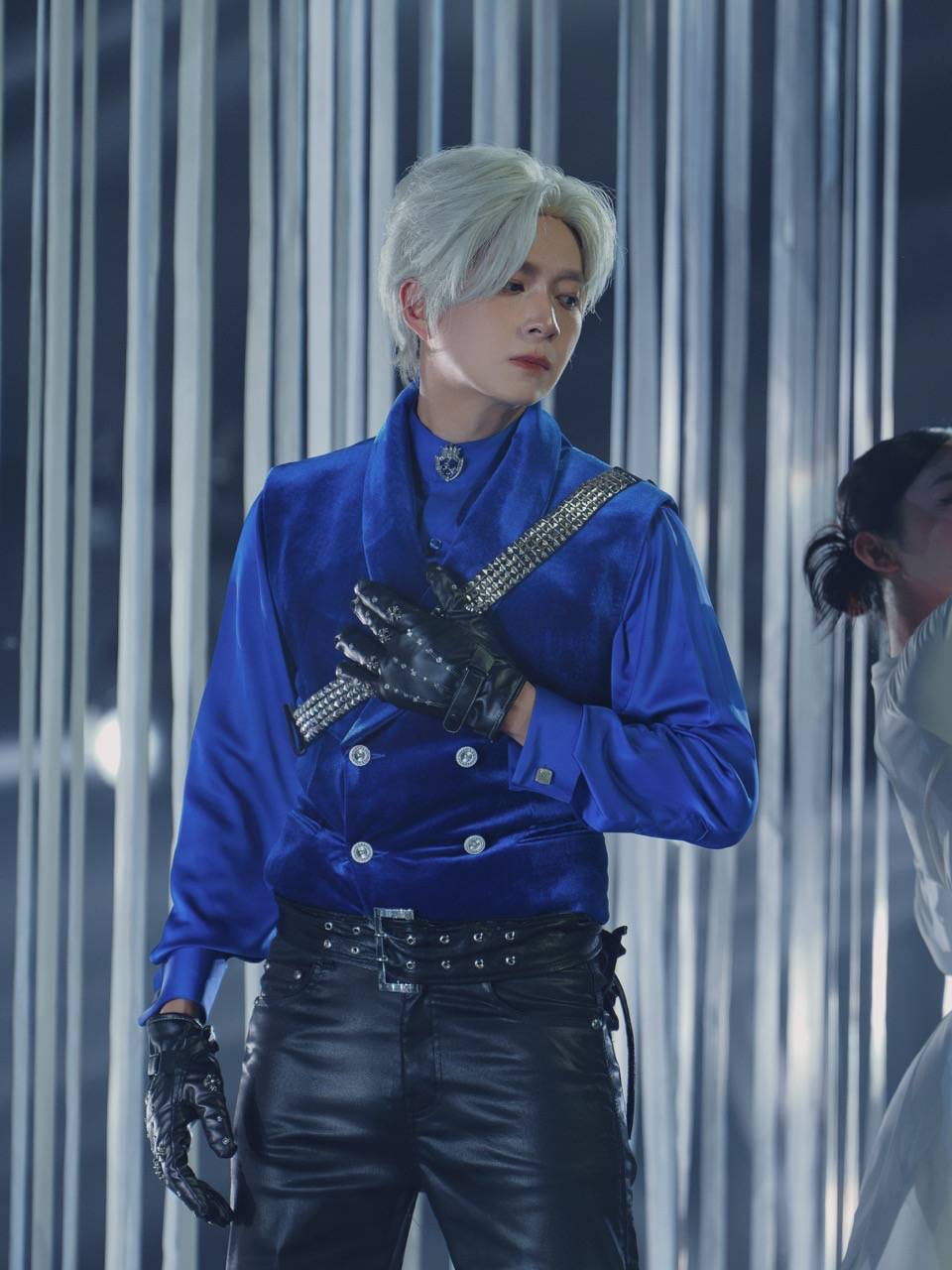 Ngo Kien Huy. Anh: Nghe si cung cap.