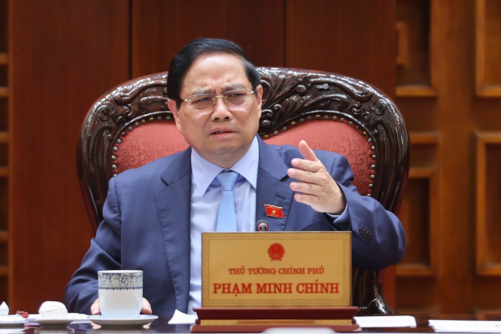 Politburo member and Prime Minister Pham Minh Chinh requested to focus on handling backlogged and prolonged projects; developing a set of criteria for evaluating cadres. Photo: Nhat Bac