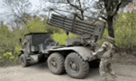 Pháo binh Nga điều khiển pháo phản lực Tornado-G. Ảnh: Bộ Quốc phòng Nga