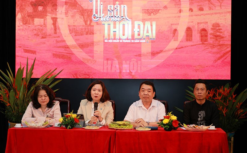 Le Thi Anh Mai, Deputy Director of the Hanoi Department of Culture and Sports, informed about the Thang Long - Hanoi Festival 2025. Photo: Y Yen