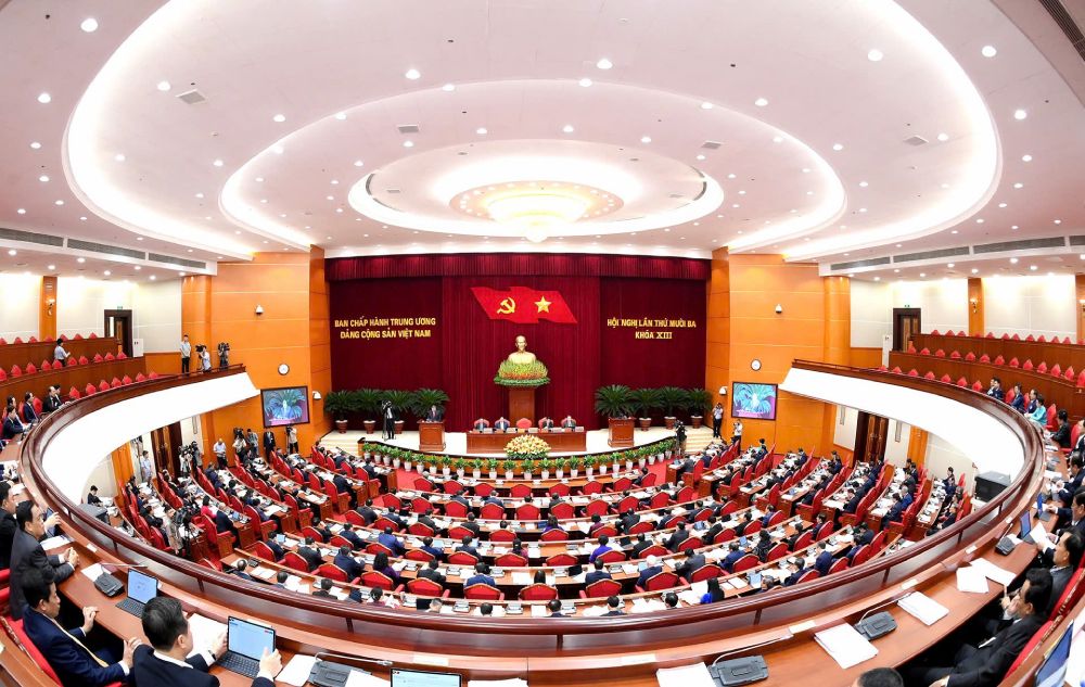 The 14th Congress Documents Editorial Team has just reported on a number of new and important issues in the Draft Documents submitted to the 14th National Party Congress. In the photo: 13th Central Conference, 13th tenure. Photo: Gia Han