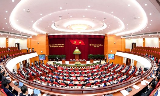 Tổ Biên tập Văn kiện Đại hội XIV vừa có Báo cáo một số vấn đề mới, quan trọng trong Dự thảo các Văn kiện trình Đại hội XIV của Đảng. Trong ảnh: Hội nghị Trung ương lần thứ 13 khóa XIII. Ảnh: Gia Hân