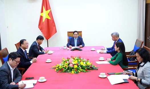 Ủy viên Bộ Chính trị, Thủ tướng Chính phủ Phạm Minh Chính điện đàm với Thủ tướng Thái Lan Anutin Charnvirakul. Ảnh: TTXVN
