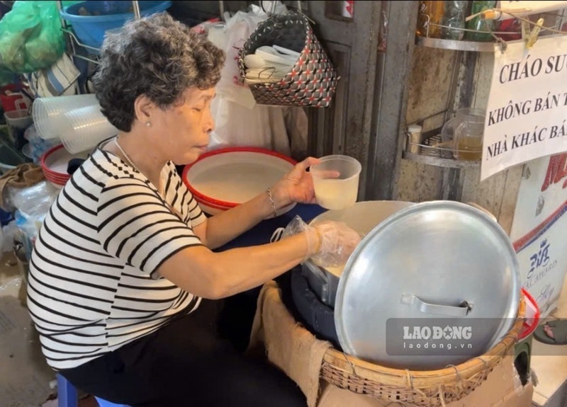 Tai so 39 Hang Dieu, quan chao suon nho cua ba Loi van ghi dau an trong long nguoi dan Ha Noi hon 10 nam nay. Ảnh: Tuong Vy