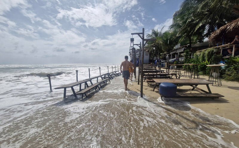 Da Nang Sea before storm No. 12 Fengshen makes landfall. Photo: Thu Giang