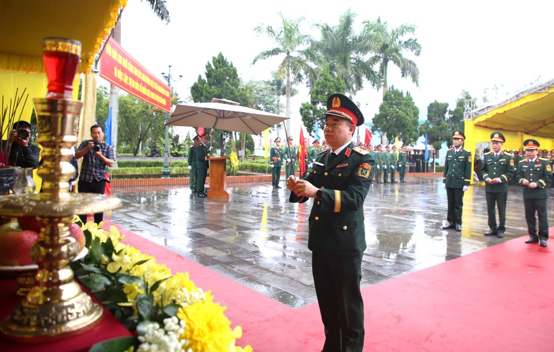 Thieu tuong Doan Quang Hoa, Cuc truong Cuc Chinh sach - Xa hoi/Tong Cuc Chinh tri/Chanh van phong Ban Chi dao Quoc gia 515. Anh: Hung Tho