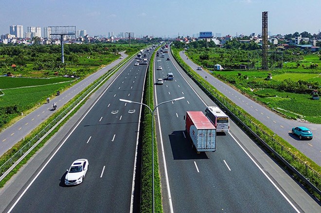 Absolutamente no debes hacer estas cosas despues de conducir a alta velocidad. Foto: Viet Quang