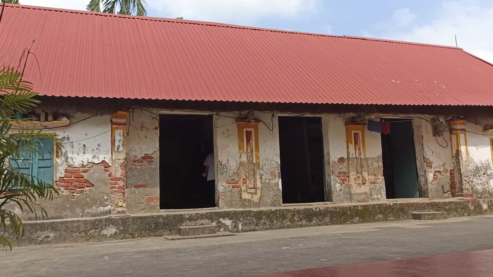 Le reve de construire une maison solide pour la famille et les enfants de M. Sang a echoue lorsqu'il a eu un accident et est decede. Photo : Nguyen Truong