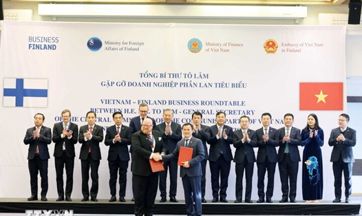 Tổng Bí thư Tô Lâm chứng kiến trao biên bản ghi nhớ giữa Tập đoàn công nghiệp - Viễn thông quân đội Viettel và Tập đoàn Nokia của Phần Lan. Ảnh: TTXVN