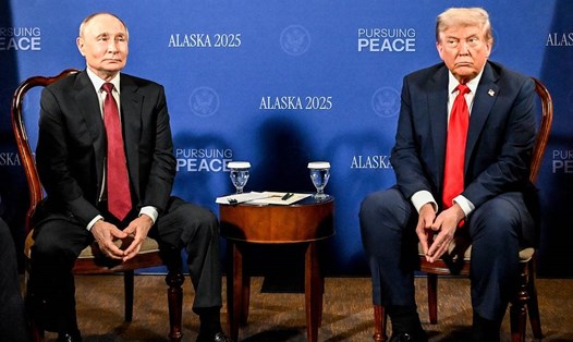 Tổng thống Nga Vladimir Putin và Tổng thống Mỹ Donald Trump tại hội nghị thượng đỉnh ở Alaska, Mỹ, ngày 15.8.2025. Ảnh: TASS
