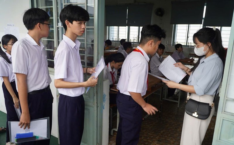 Candidatos que se presentan al examen de ingreso al grado 10 en Ciudad Ho Chi Minh en 2025. Foto: Chan Phuc