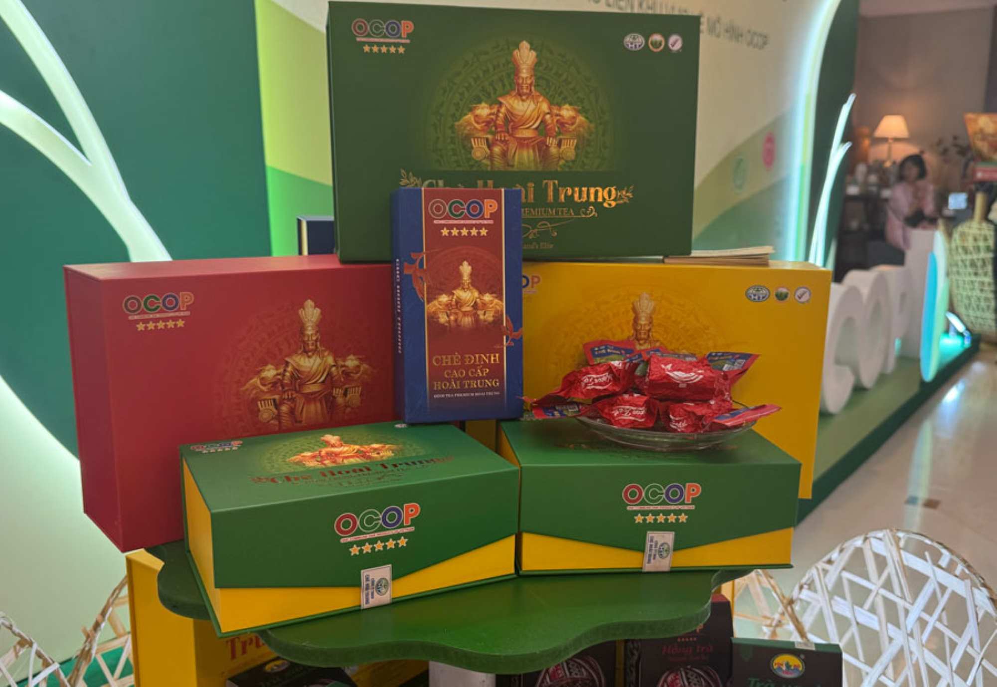 The food group accounts for the main proportion with 78.3% of OCOP products, the handicraft group accounts for 9.1%, the beverage group accounts for 8.3%, and the rest are other product groups. Photo: Thuy Linh