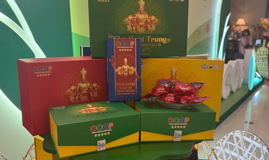 Nhóm thực phẩm chiếm tỉ trọng chính với 78,3% các sản phẩm OCOP, nhóm thủ công mỹ nghệ chiếm 9,1%, nhóm đồ uống chiếm 8,3%, còn lại là các nhóm sản phẩm khác. Ảnh: Thùy Linh