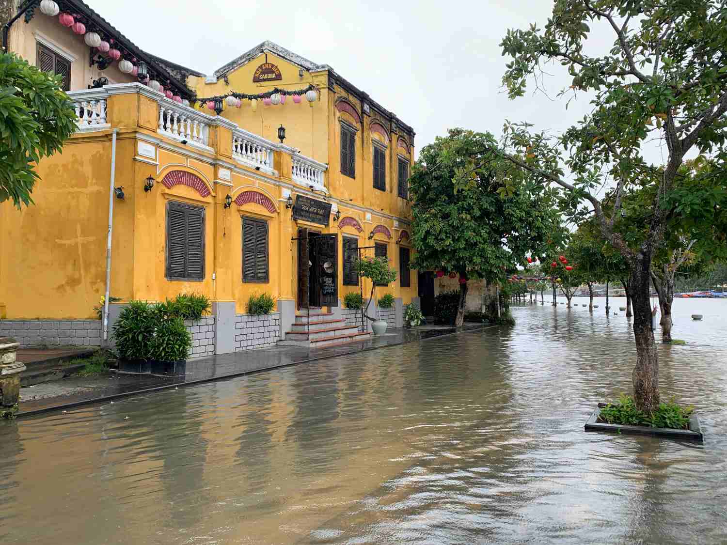 On the morning of October 22, low-lying coastal areas of Da Nang such as Hoi An are partially flooded. Photo: Thanh Huyen